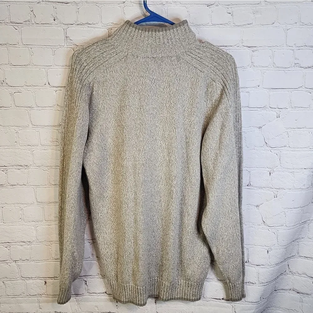 Men's Columbia zip-up fleece sweater, size Medium
